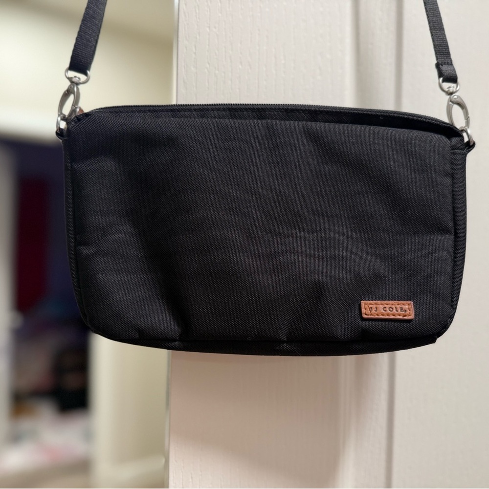JJCole Black Crossbody Travel Purse